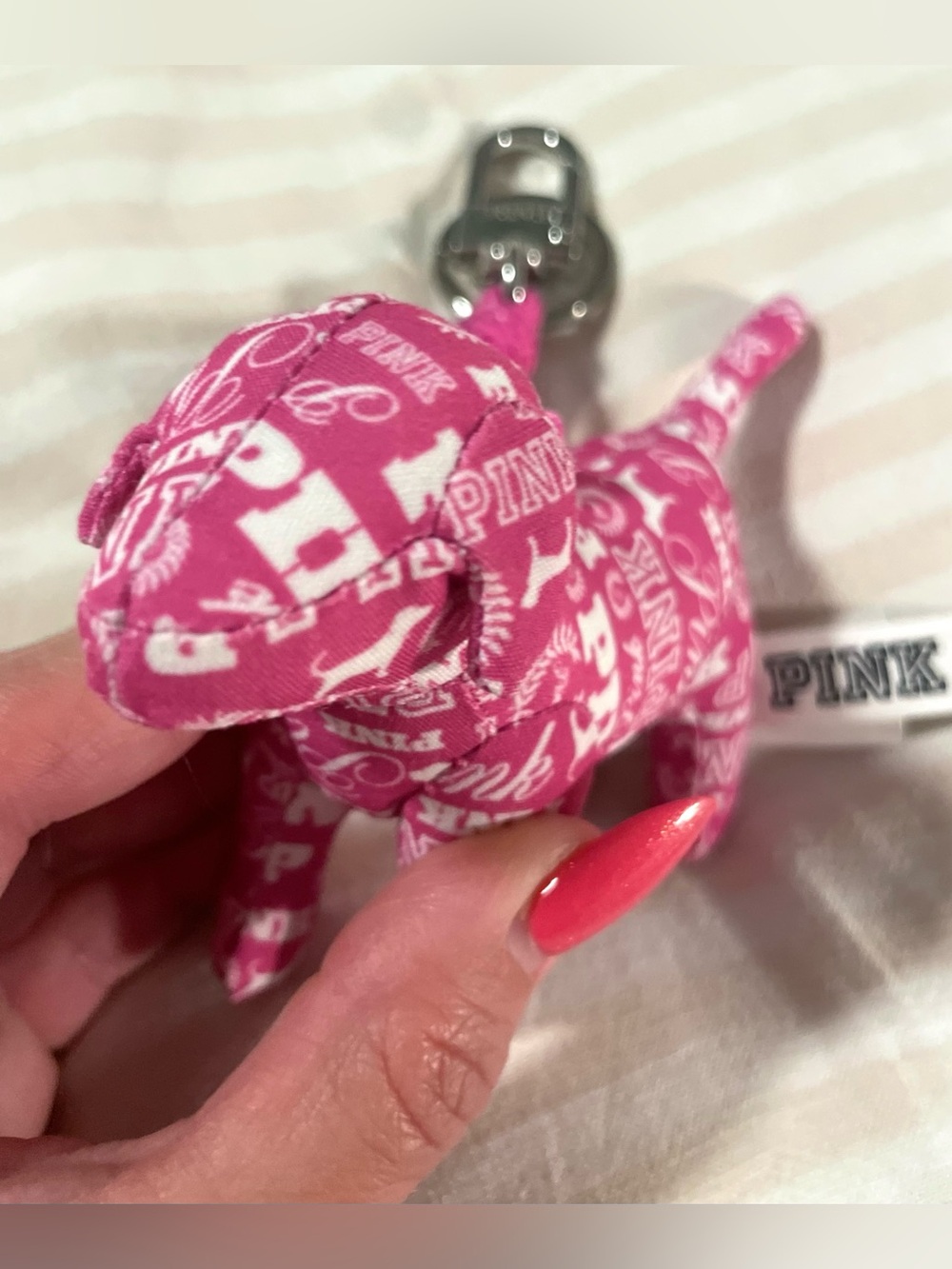 New without tags PINK Victoria's Secret Branded Pink Dog Keychain bag Charm - Picture 4 of 6